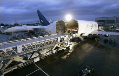 450Boeing_Dreamlifter_WAET113_784213324042007.jpg