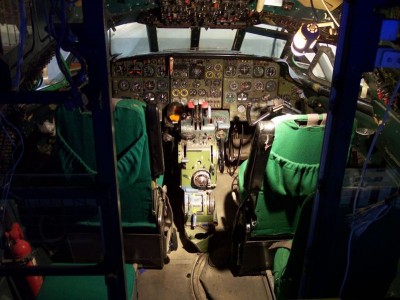 800px-Sud_Aviation_Caravelle_Cockpit.jpg