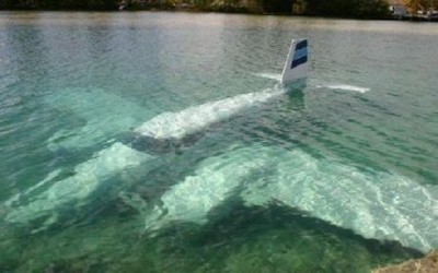 plane_under_water.jpg