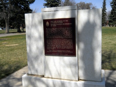 Lethbridge Stele prima trasvolata Rockies.jpg