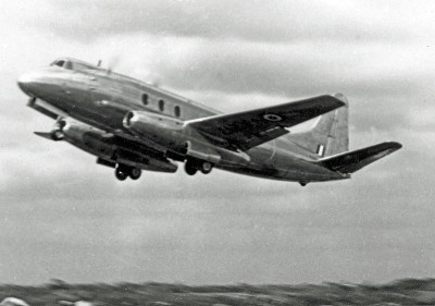 800px-Vickers_663_Tay_Viscount_VX217_MoD_FAR_09.50_edited-2.jpg