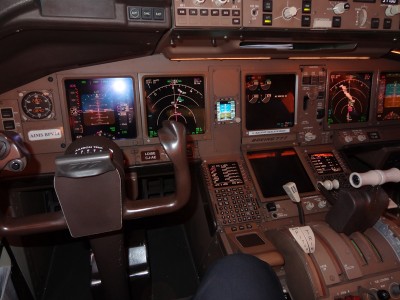 Alitalia-Boeing-Cockpit-B77.JPG