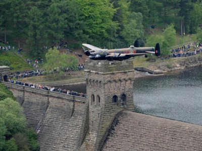 Dambuster_Lancaster_Soars_Again_Over_the_Derwent_Valley_Dam_MOD_45147543.jpg