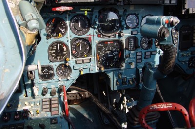 Cockpit_of_Sukhoi_Su-33.jpg