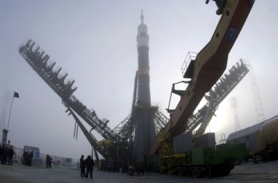 Soyuz_tm-31_in_launch_position.jpg