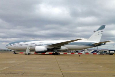 Boeing_777-200LR_VIP_(VP-CAL)_at_LHR.jpg