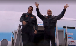 777X Maiden Flight - test pilots